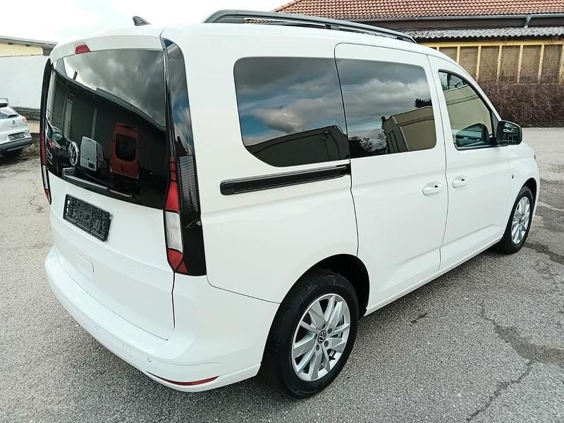 Gebraucht VW Caddy Life 102 PS (75 kW) 2023 Weiß Van / Kleinbus