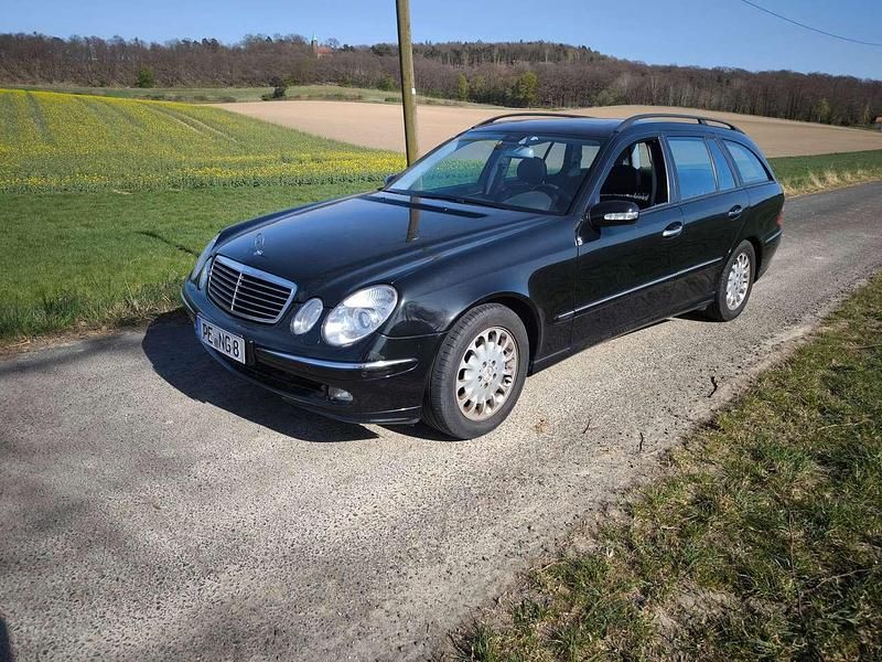 Schwarz Gebraucht 2003 Mercedes E240 Avantgarde Kombi | 3.600 € (Teuer) - Bild 1/4