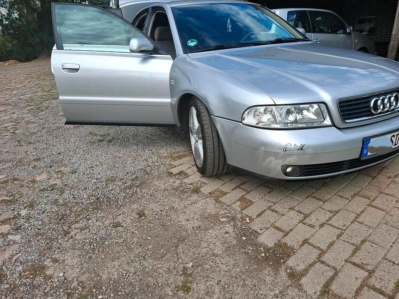 Silber Gebraucht 1999 Audi A4 Limousine | 3.000 € - Bild 1/4