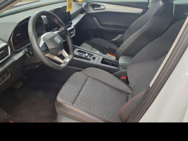 Weiß Gebraucht 2024 Seat Leon FR Limousine | 27.099 € (Fairer Preis) - Bild 1/2