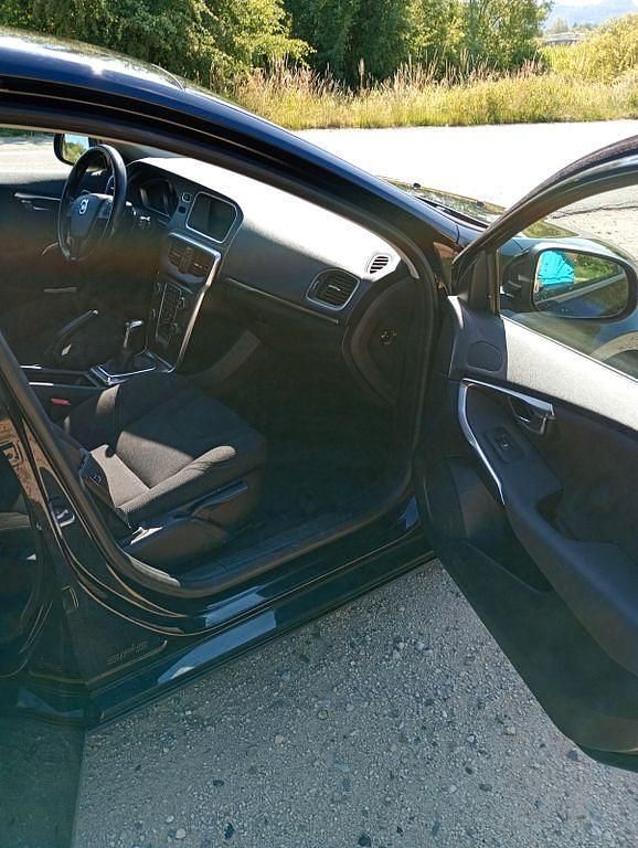 Gebraucht Volvo V40 Linje You! 122 PS (89 kW) 2015 Schwarz Kombi