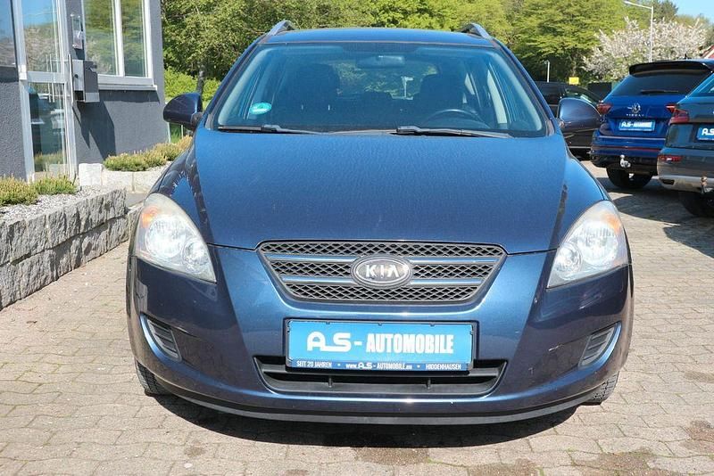 Second-hand Kia Ceed 109 CP (80 kW) 2009 Albastru Hatchback