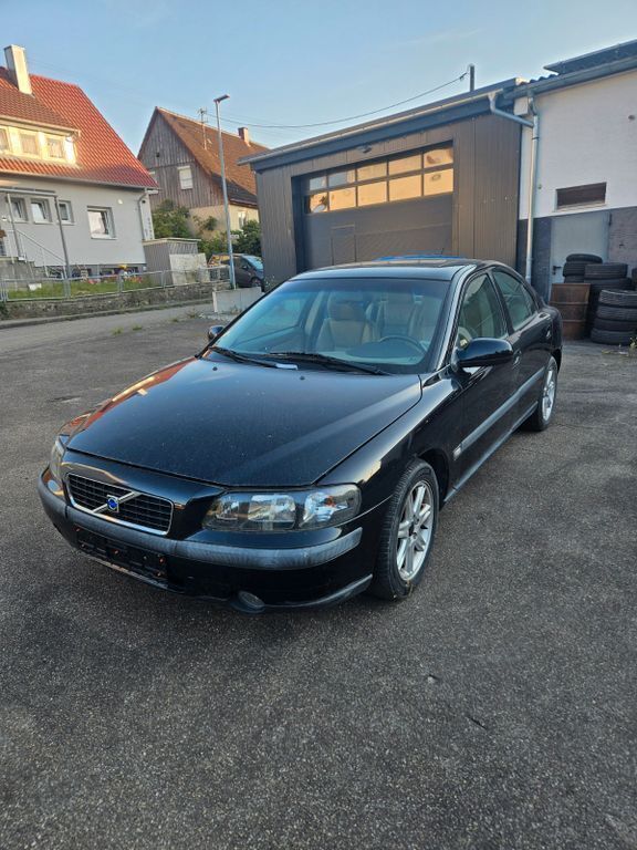 Schwarz Gebraucht 2002 Volvo S60 Limousine | 999 € (Superpreis) - Bild 1/4