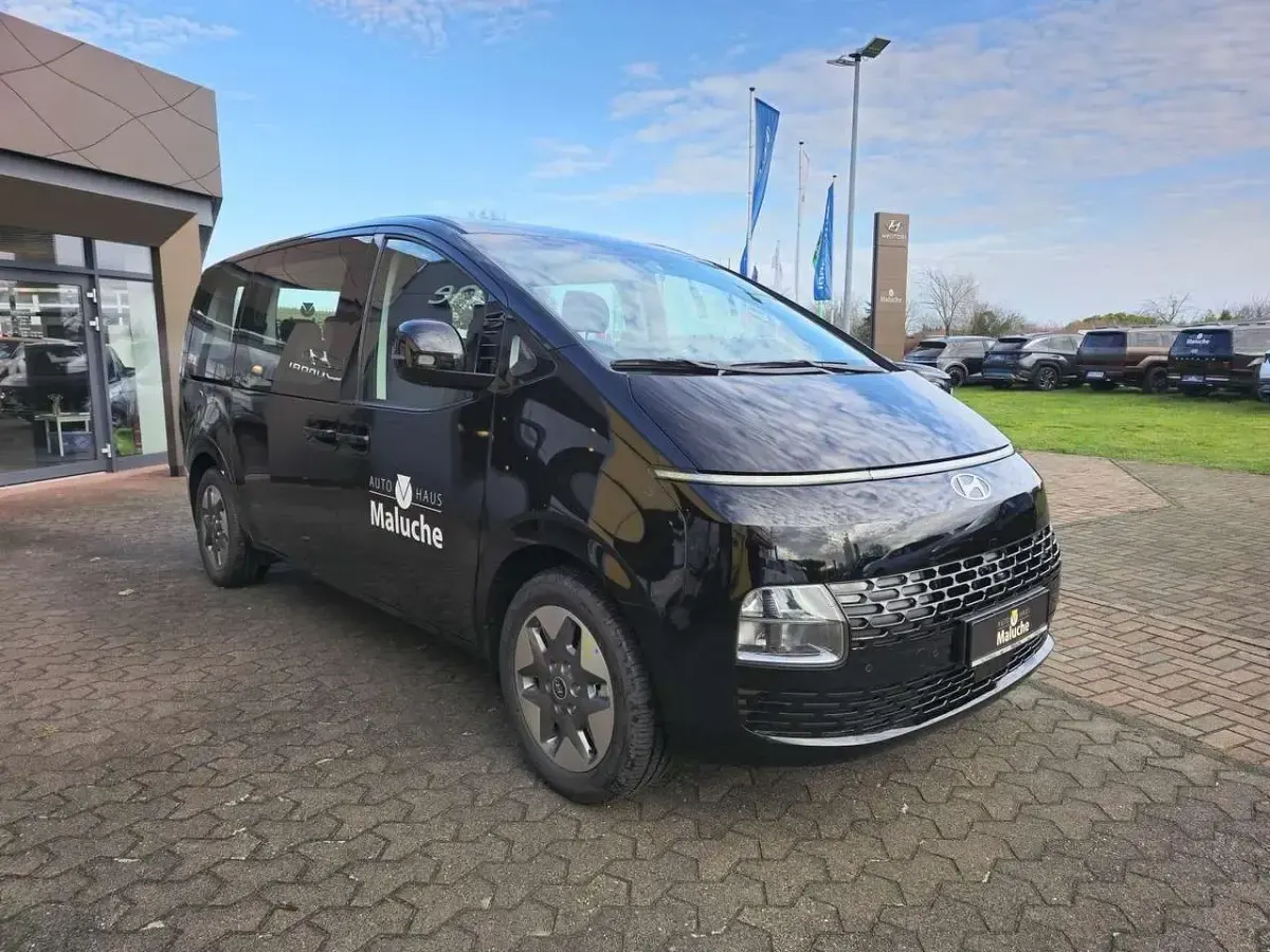 Gebraucht Hyundai Staria Trend 224 PS (164 kW) 2024 Schwarz Van / Kleinbus