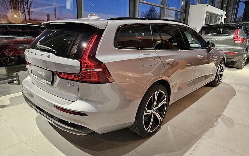 Neu Volvo V60 Plus 197 PS (144 kW) 2026 Silber Kombi