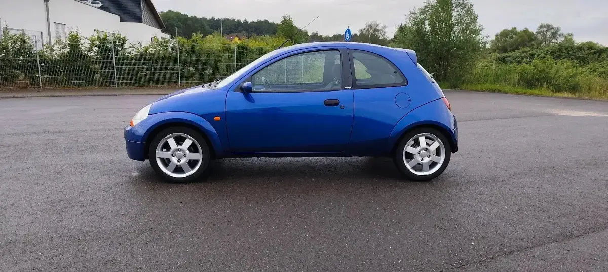 Gebraucht Ford SportKa 95 PS (69 kW) 2003 Blau Kleinwagen