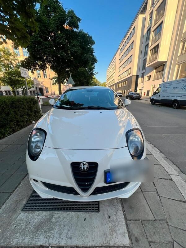 Weiß Gebraucht 2009 Alfa Romeo MiTo Distinctive Kleinwagen | 3.200 € - Bild 1/4