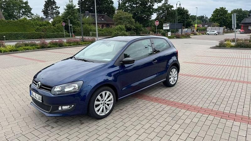 Blau Gebraucht 2011 VW Polo Style Limousine | 3.190 € (Superpreis) - Bild 1/4