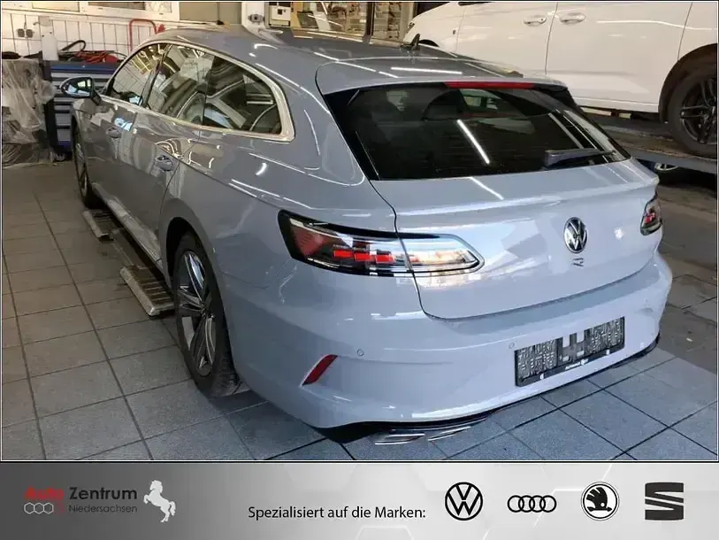 Używany VW Arteon R 320 KM (235 kW) 2024 Szary Kombi