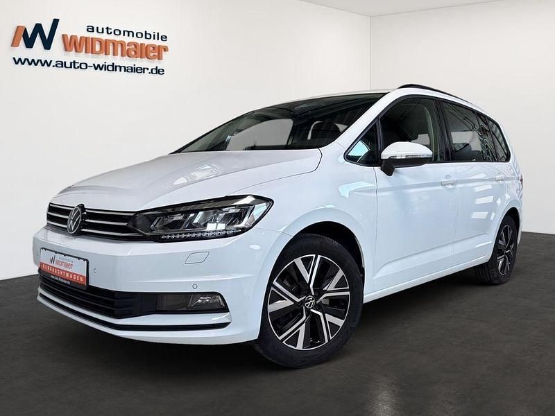 Weiß Gebraucht 2024 VW Touran Comfortline Van / Kleinbus | 31.990 € (Fairer Preis) - Bild 1/4