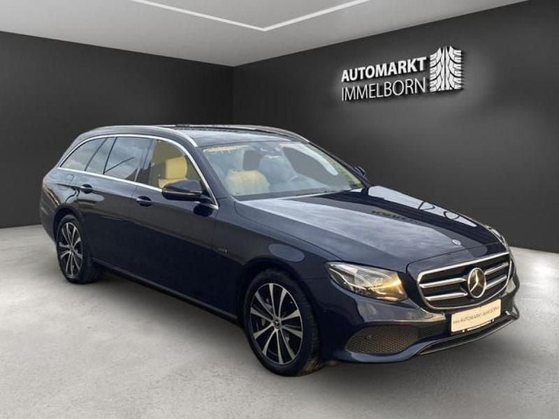 Blau Gebraucht 2020 Mercedes E300 Kombi | 22.700 € (Guter Preis) - Bild 1/4