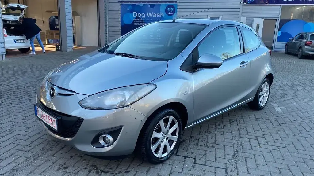 Gebraucht Mazda 2 Active 75 PS (55 kW) 2011 Silber Kleinwagen