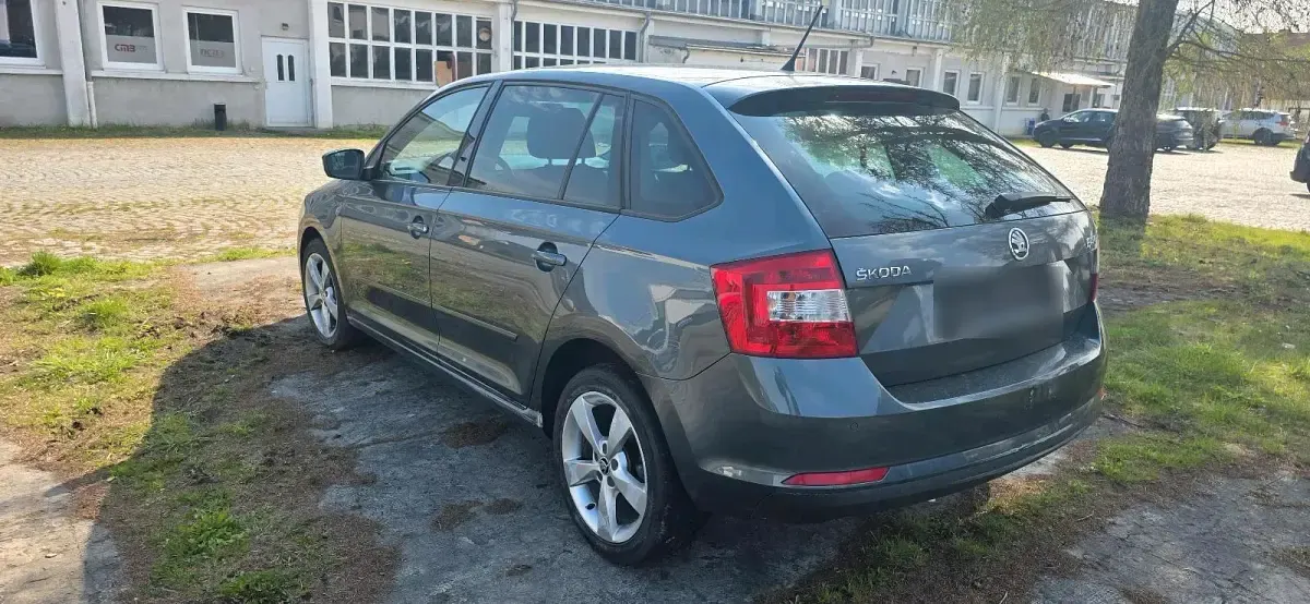 Usata Skoda Rapid 105 CV (77 kW) 2015 Grigio Utilitaria