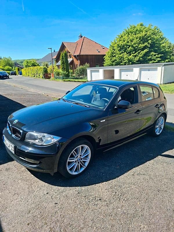 Schwarz Gebraucht 2010 BMW 116 Kleinwagen | 3.700 € (Guter Preis) - Bild 1/4
