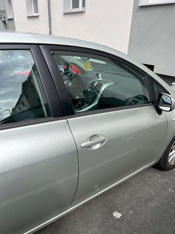 Gebraucht Toyota Auris 124 PS (91 kW) 2007 Silber Kleinwagen