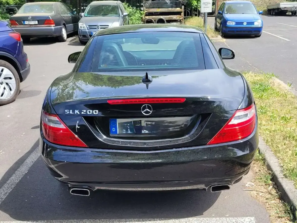 Second-hand Mercedes SLK200 184 CP (135 kW) 2011 Negru Cabrio