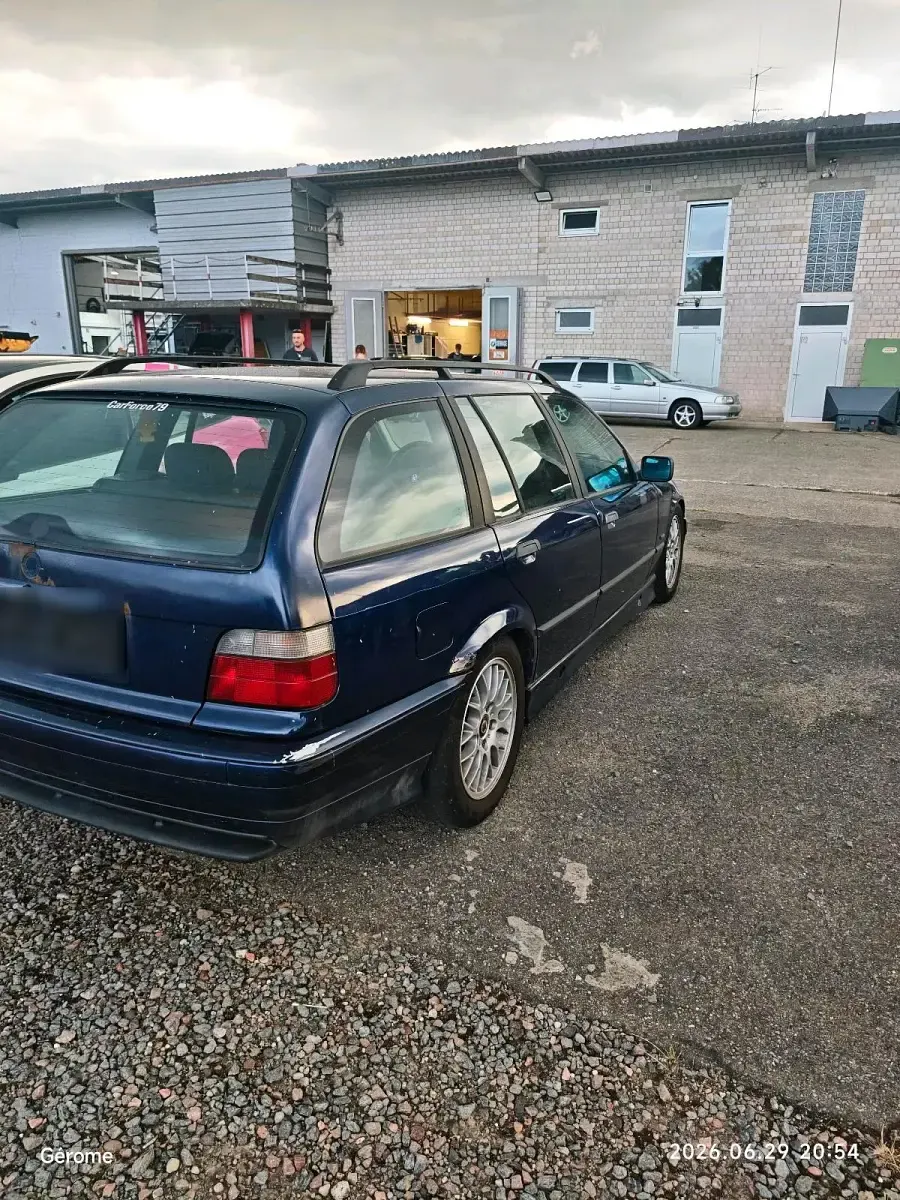 Gebraucht BMW 318 116 PS (85 kW) 1997 Blau Kombi