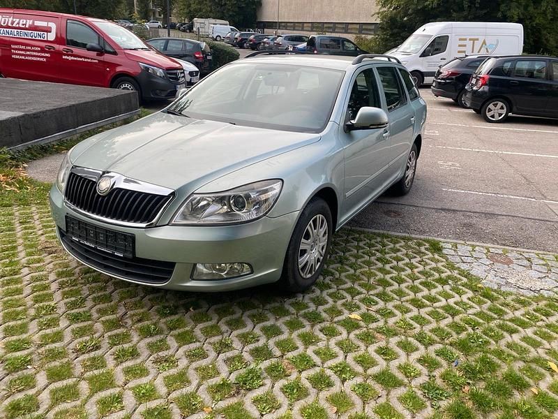 Grün Gebraucht 2009 Skoda Octavia Kombi | 2.200 € (Guter Preis) - Bild 1/4