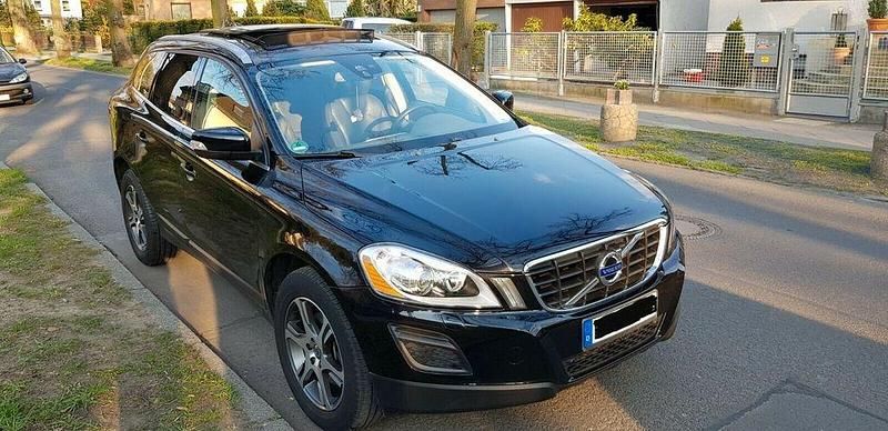 Gebraucht Volvo XC60 Summum 163 PS (119 kW) 2011 Schwarz SUV