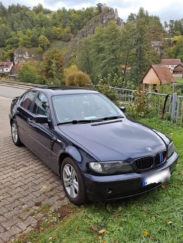Blau Gebraucht 2003 BMW 320 Limousine | 2.550 € (Superpreis) - Bild 1/4