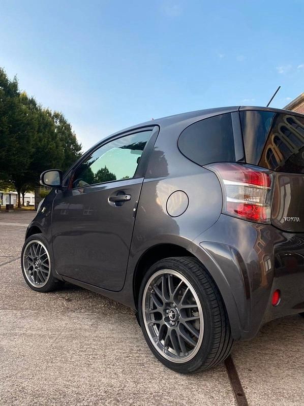 Gebraucht Toyota iQ 90 PS (66 kW) 2010 Grau Kleinwagen