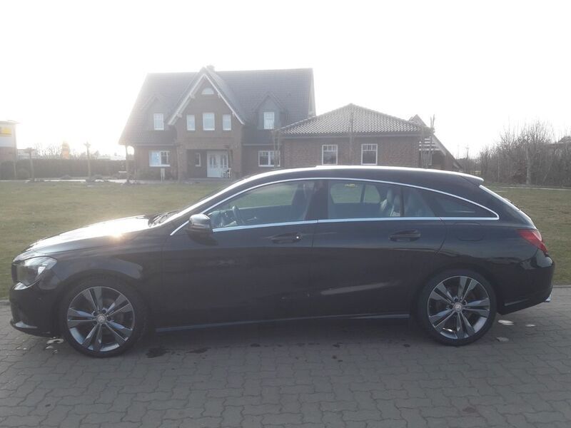 Schwarz Gebraucht 2016 Mercedes CLA200 Shooting Brake Urban Kombi | 17.890 € (Fairer Preis) - Bild 1/4