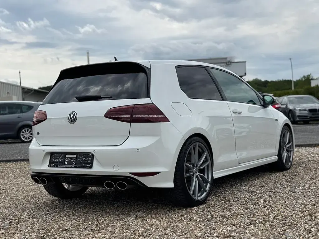 Gebraucht VW Golf VII R 300 PS (220 kW) 2016 Pure white Kleinwagen