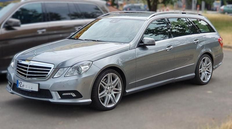 Gebraucht Mercedes E500 387 PS (284 kW) 2010 Grau Kombi