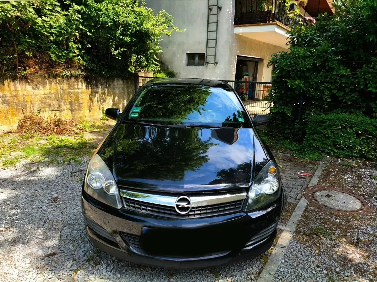 Gebraucht Opel Astra 90 PS (66 kW) 2009 Schwarz Coupé