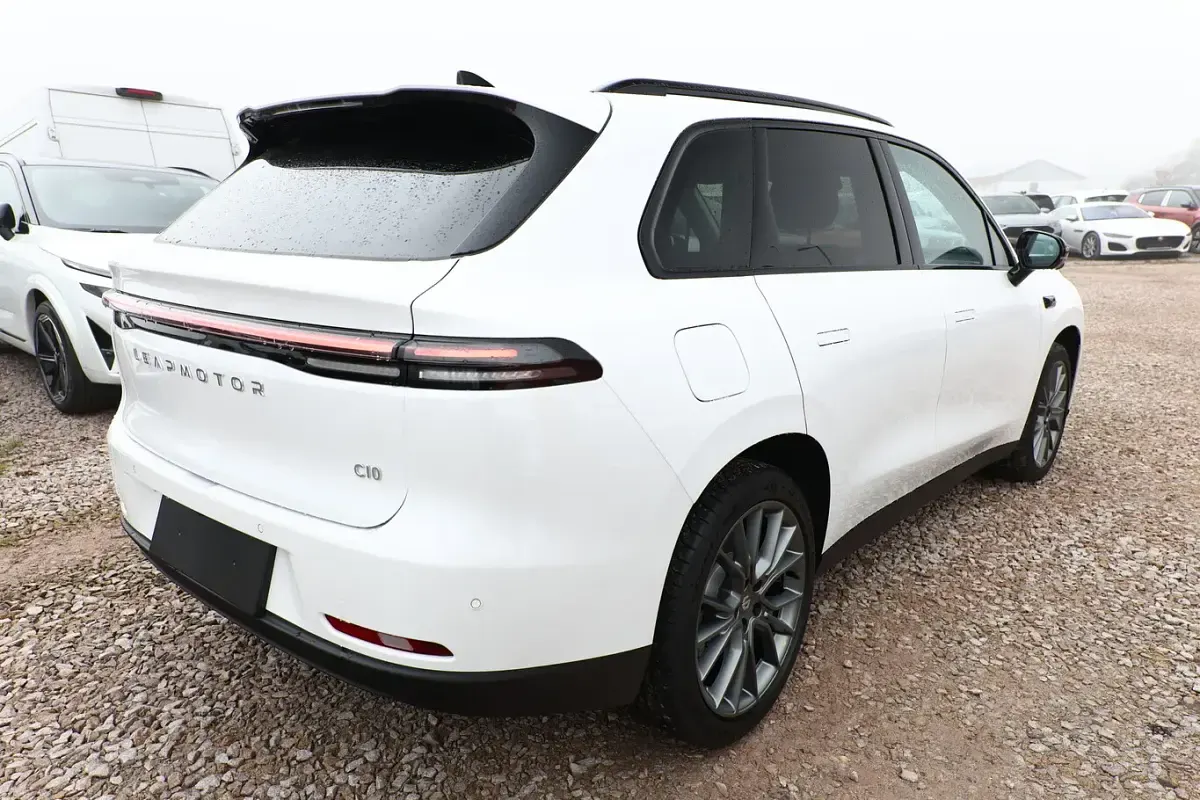 Nouă Leapmotor C10 215 CP (158 kW) 2026 Alb SUV