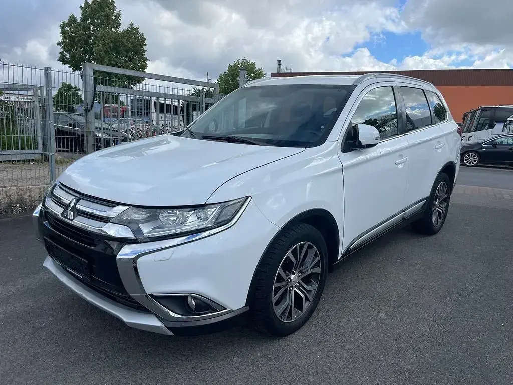 Brugt Mitsubishi Outlander 150 HK (110 kW) 2017 Hvid SUV