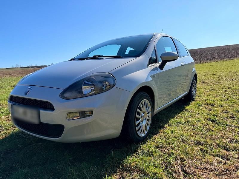 Gebraucht Fiat Punto 69 PS (50 kW) 2012 Grau Kleinwagen