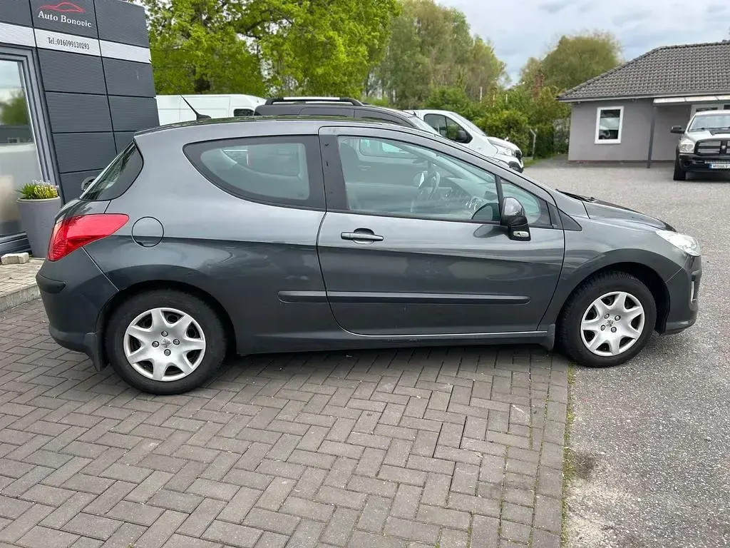 Gebraucht Peugeot 308 Tendance 95 PS (69 kW) 2008 Grau Limousine
