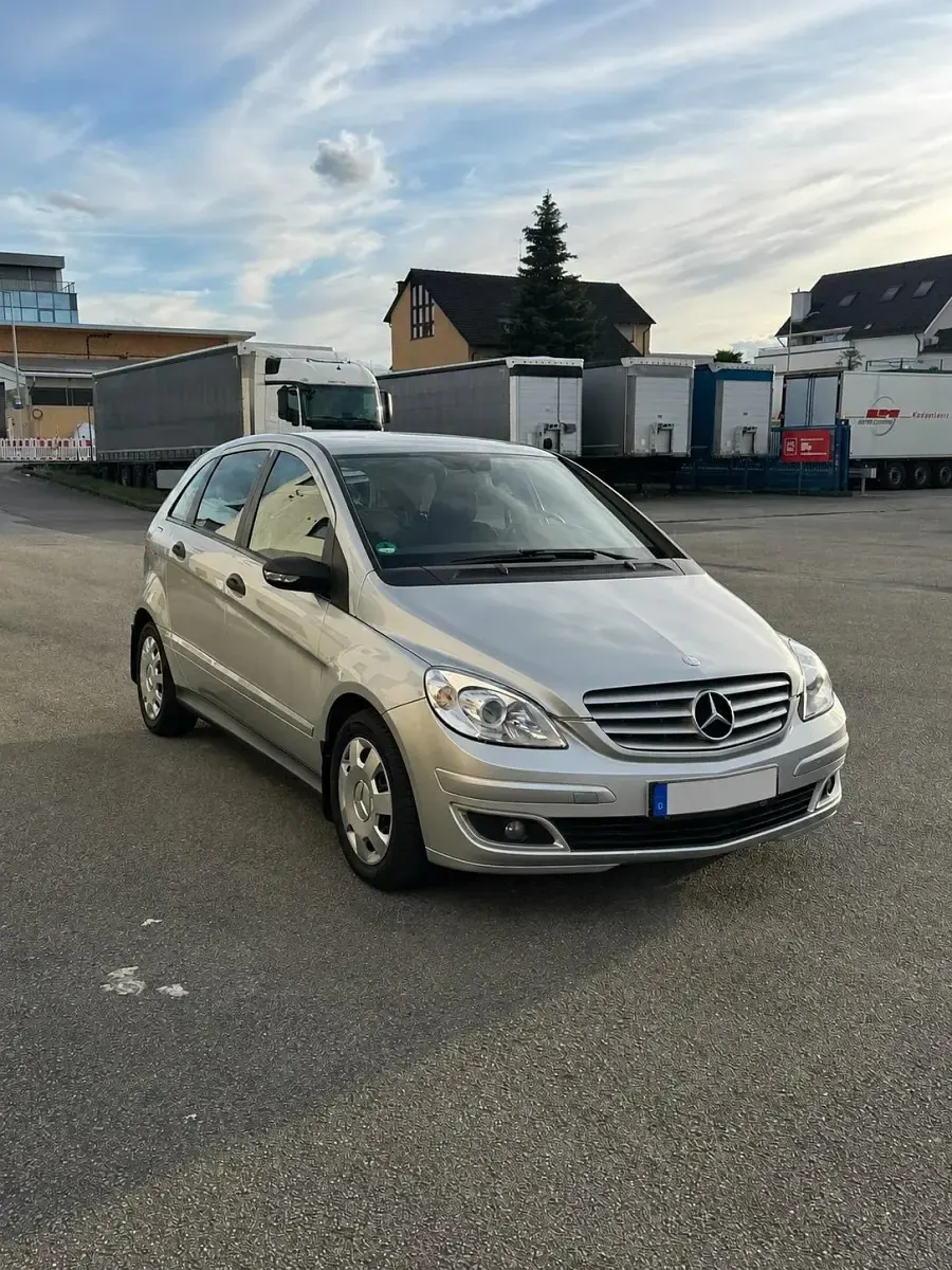 Gebraucht Mercedes B180 109 PS (80 kW) 2005 Silber Van / Kleinbus
