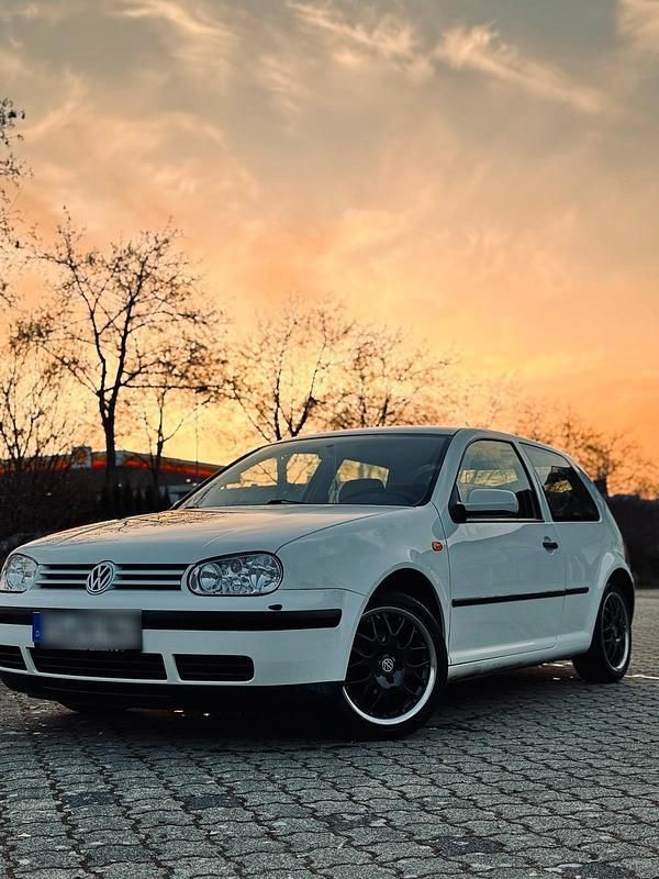 Weiß Gebraucht 1999 VW Golf IV Coupé | 2.000 € (Fairer Preis) - Bild 1/4