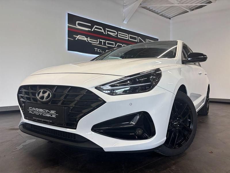 Weiß Gebraucht 2022 Hyundai i30 Edition 30+ Limousine | 16.990 € (Fairer Preis) - Bild 1/4