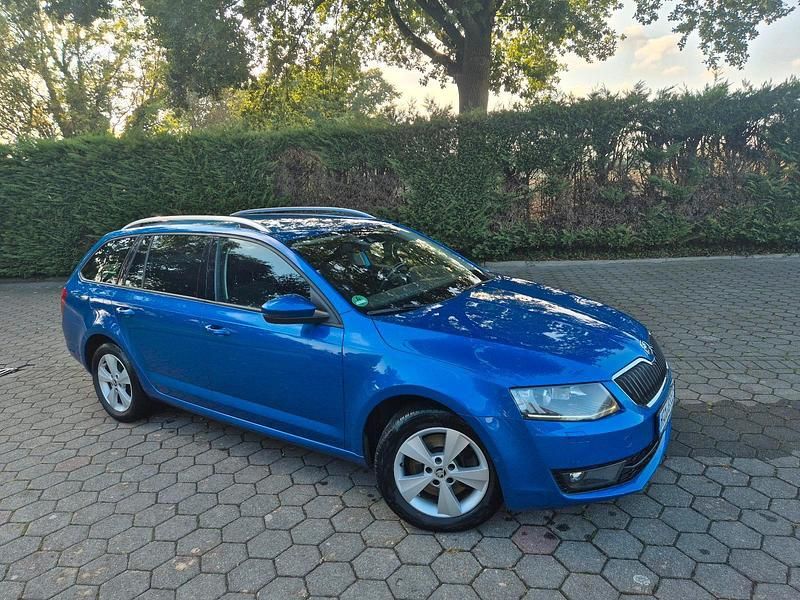 Blau Gebraucht 2013 Skoda Octavia Elegance Kombi | 12.999 € (Etwas zu teuer) - Bild 1/4