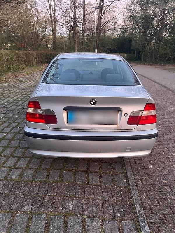 Second-hand BMW 320 150 CP (110 kW) 2004 Berlinǎ