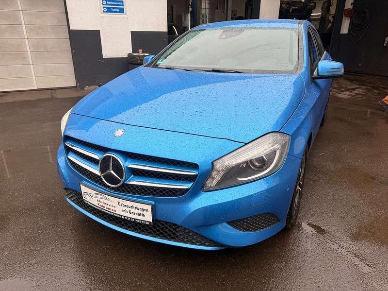 Gebraucht Mercedes A180 109 PS (80 kW) 2012 Suedseeblau  metalliclack Kleinwagen