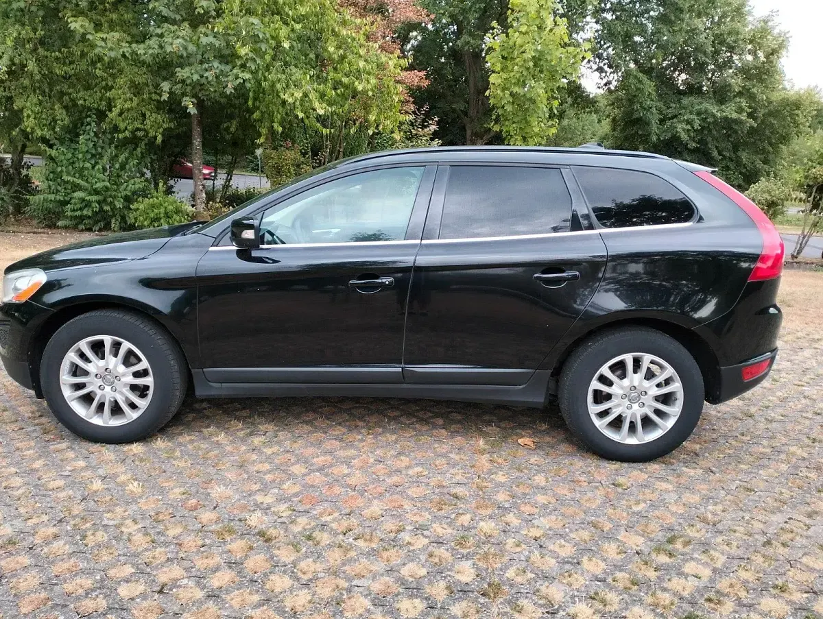 Gebraucht Volvo XC60 Momentum 163 PS (119 kW) 2010 Schwarz SUV