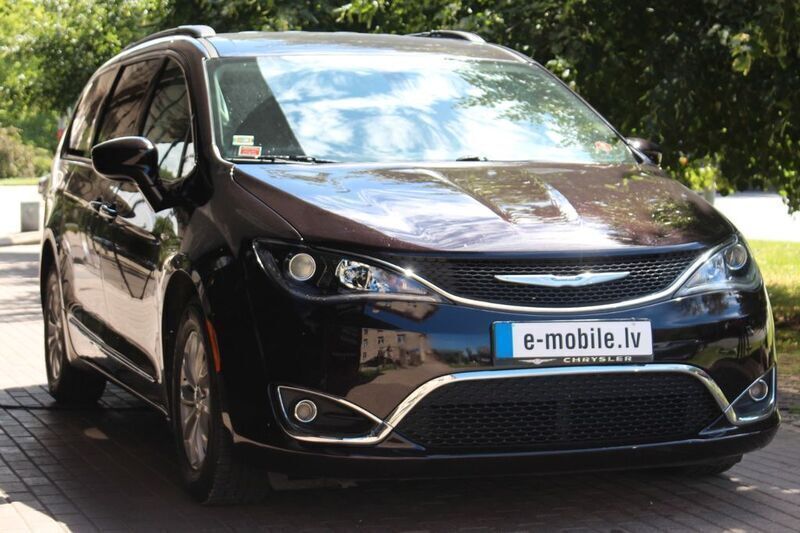 Braun Gebraucht 2017 Chrysler Pacifica SUV | 19.500 € (Teuer) - Bild 1/4