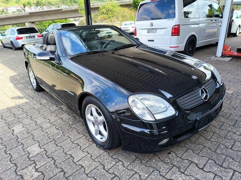 Schwarz Gebraucht 2003 Mercedes SLK200 Edition Cabrio | 7.499 € (Etwas zu teuer) - Bild 1/4