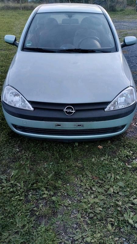 Grün Gebraucht 2000 Opel Corsa Kleinwagen | 1.450 € (Fairer Preis) - Bild 1/4