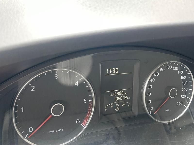 Używany VW Caravelle 179 KM (131 kW) 2012 Czarny Van