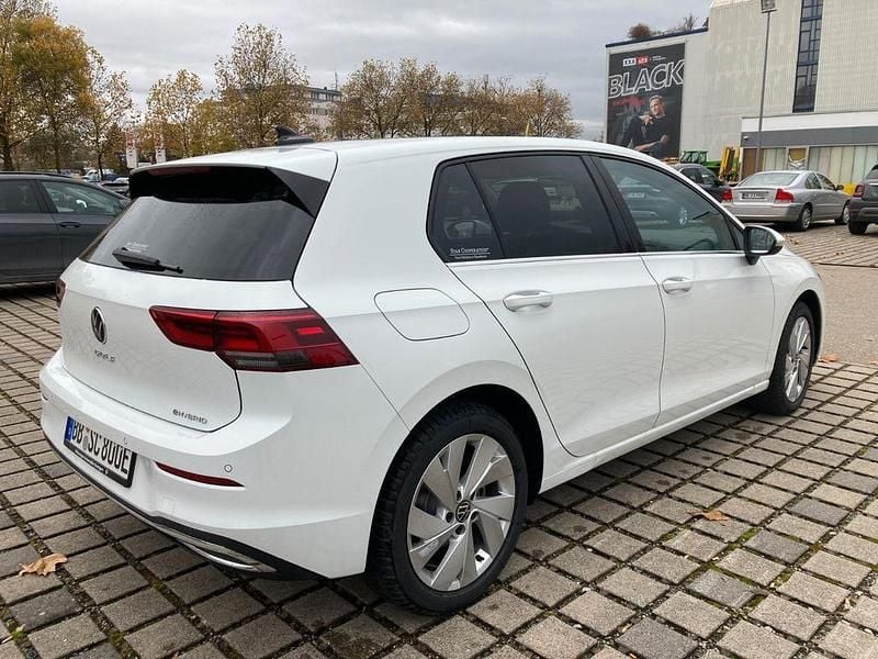 Gebraucht VW Golf Style 150 PS (110 kW) 2022 Weiß Limousine