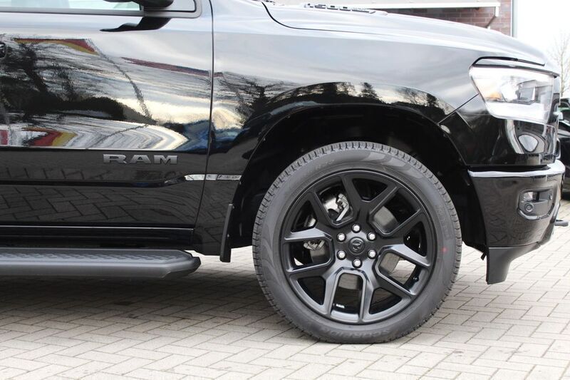 Gebraucht Dodge Ram 401 PS (294 kW) 2024 Schwarz Abholung