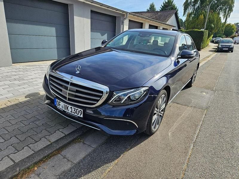 Blau Gebraucht 2017 Mercedes E350 Limousine | 22.350 € (Guter Preis) - Bild 1/4