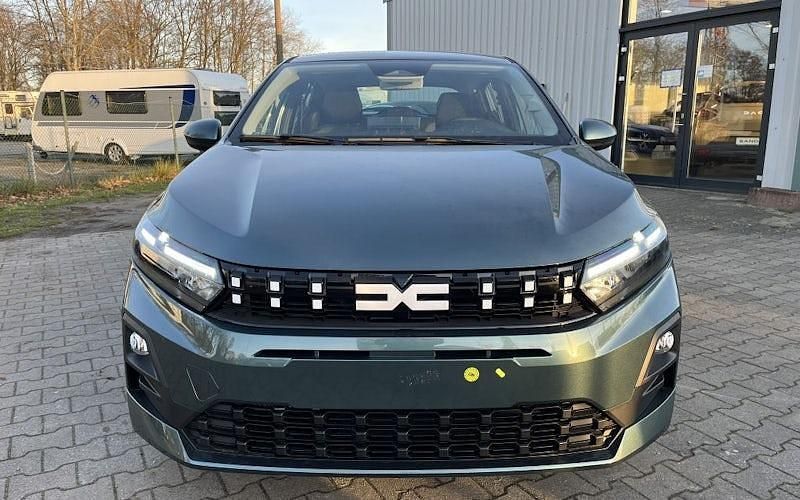 Neu Dacia Sandero Expression 101 PS (74 kW) 2026 Grün Limousine