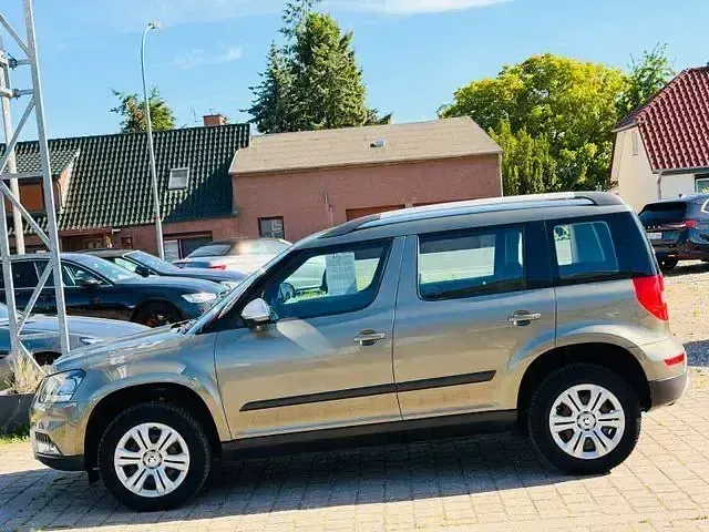 Gebraucht Skoda Yeti Active 105 PS (77 kW) 2015 Grün SUV