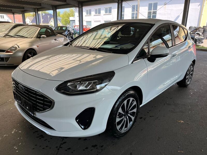 Weiß Gebraucht 2022 Ford Fiesta Titanium Kleinwagen | 18.900 € (Fairer Preis) - Bild 1/4